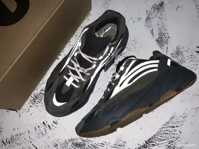 v2 Yeezy Geode 700 EG6860 Boost Adidas 0519